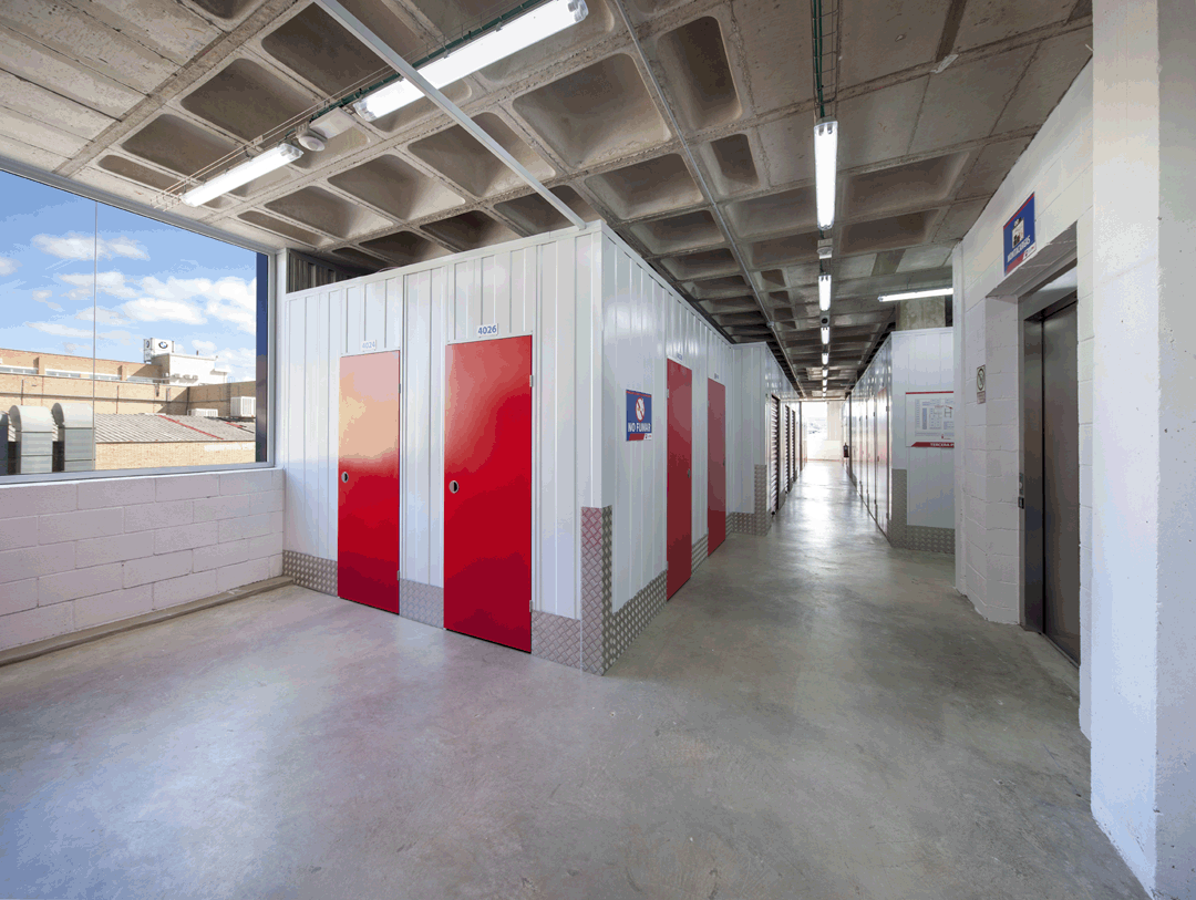 Trasteros en Madrid de Globalbox con acceso 24h, máxima seguridad y almacenamiento flexible.